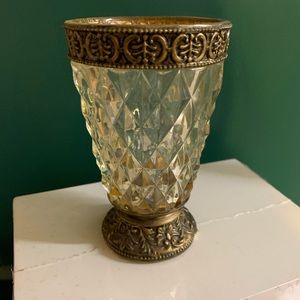 Small vanity bathroom accessory cup holder